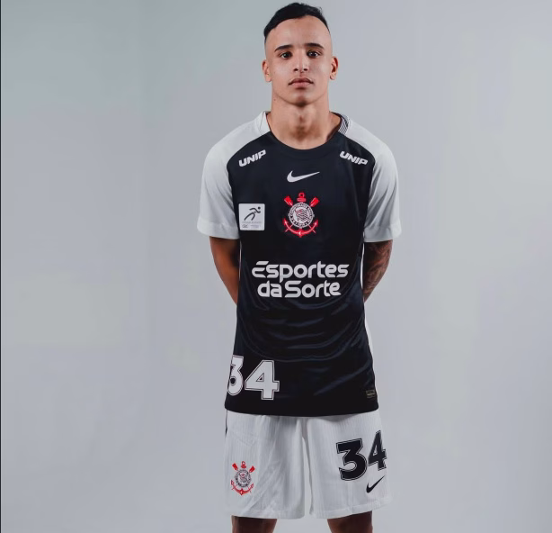 Ala estreia pelo time adulto de futsal em goleada do Corinthians