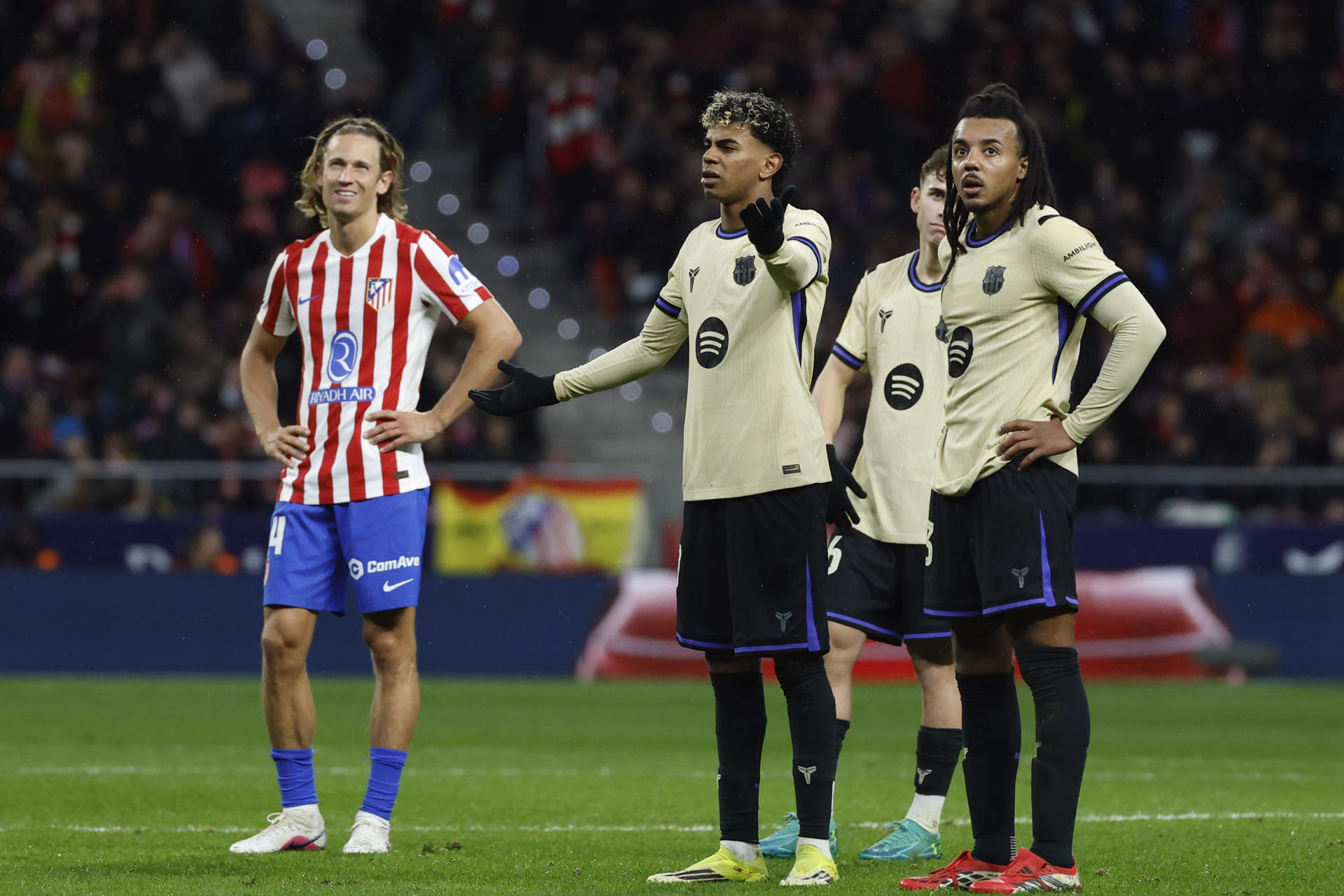 Atlético ironiza Barça com ofertas a jogadores nas redes sociais