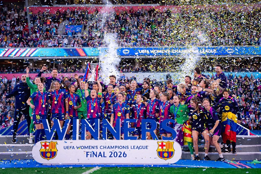 Barcelona goleia Lyon na final e vence Champions League Feminina