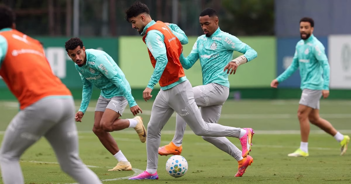 Em crise e alerta com apito, Palmeiras enfrenta o Flamengo no Rio