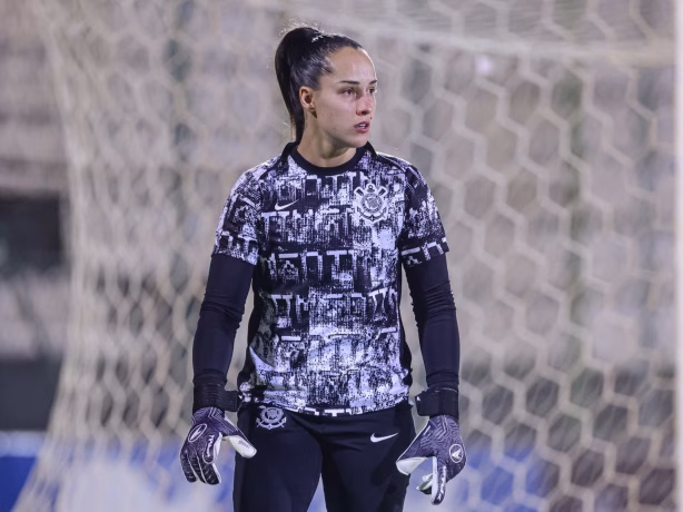 Goleira do Corinthians vê convocação como fruto do trabalho e quer aproveitar chance na Seleção
