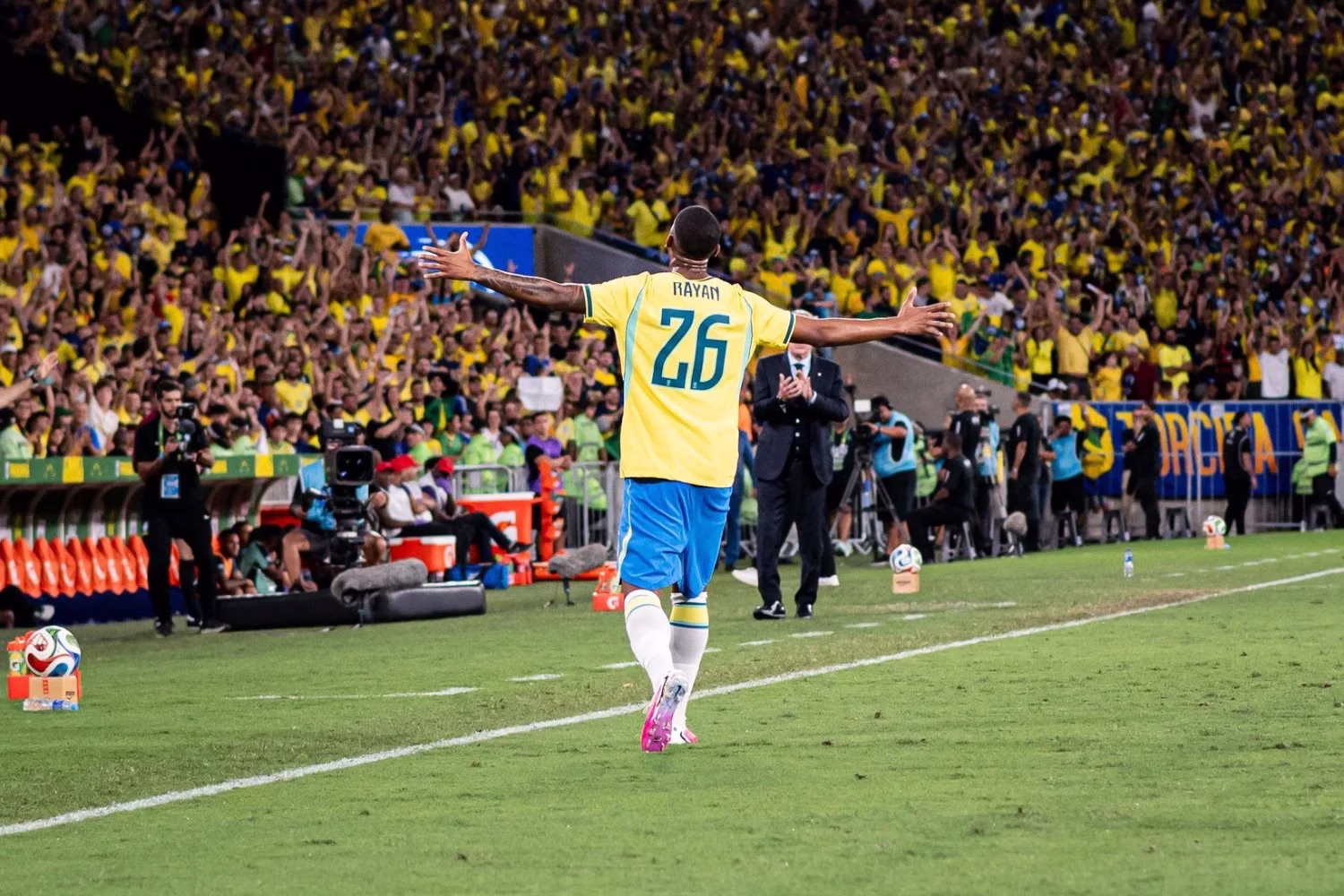 Rayan marca o primeiro gol pela seleção em amistoso no Maracanã