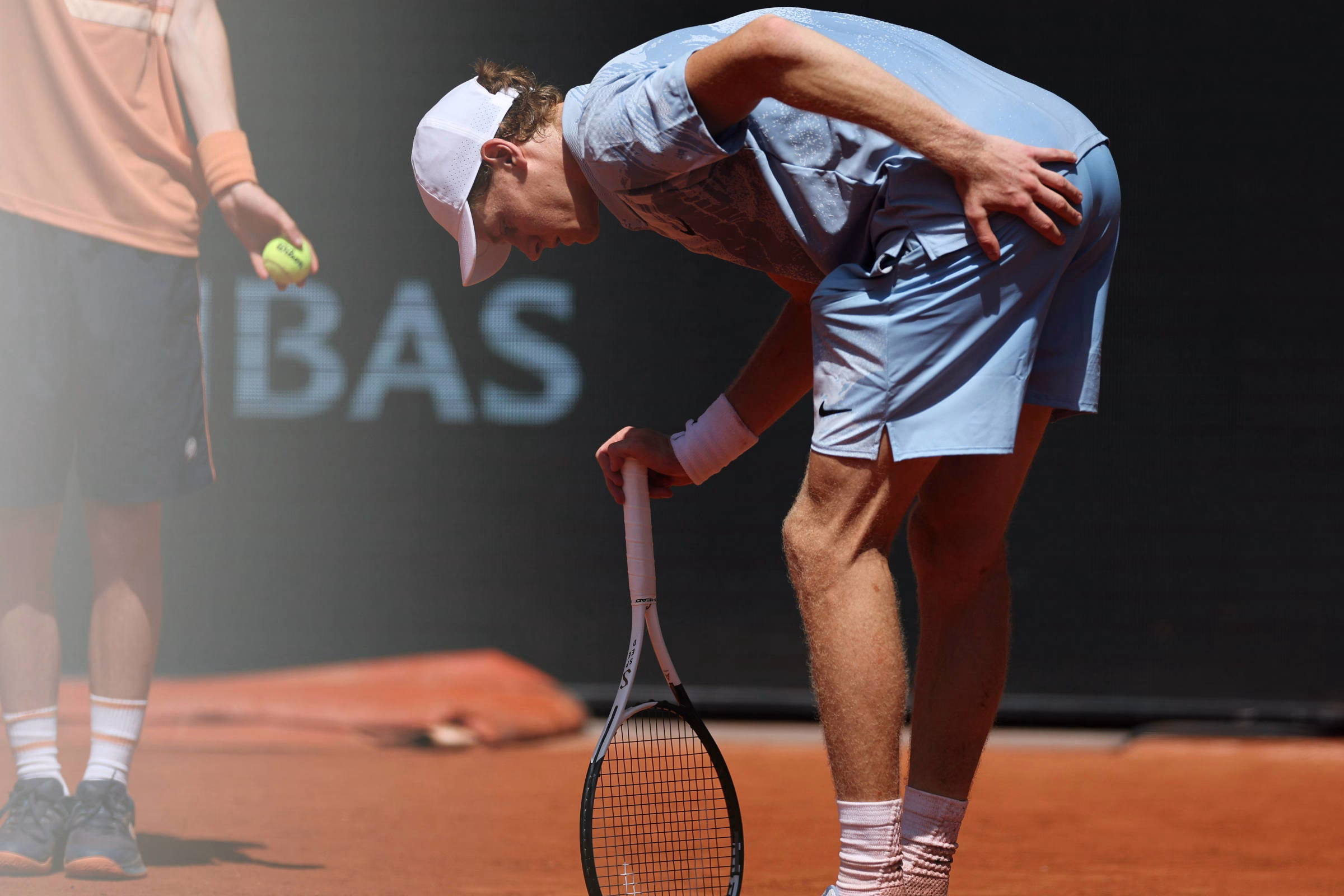 Roland Garros: Sinner cai após sentir tontura em Paris – 28/05/2026 – Esporte