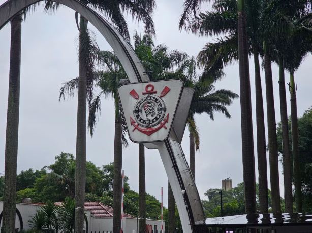 Corinthians registra a terceira maior dívida líquida do futebol brasileiro em 2025; veja os números