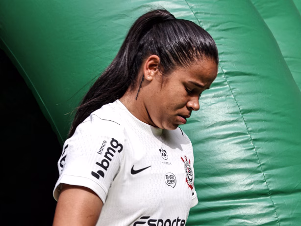 Técnica do Corinthians explica abraço em Vic Albuquerque após classificação sobre o Palmeiras