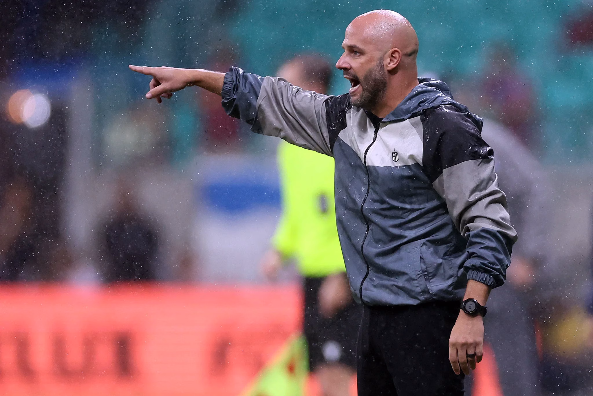 Técnico do Botafogo critica a arbitragem após derrota para o Bahia