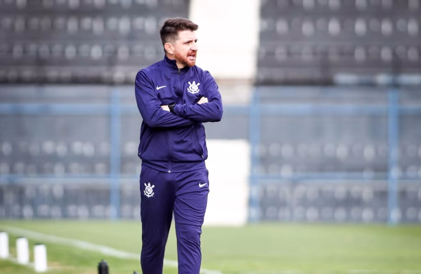 Técnico do Corinthians Sub-20 elogia o desempenho da equipe no Dérbi e valoriza mentalidade ofensiva