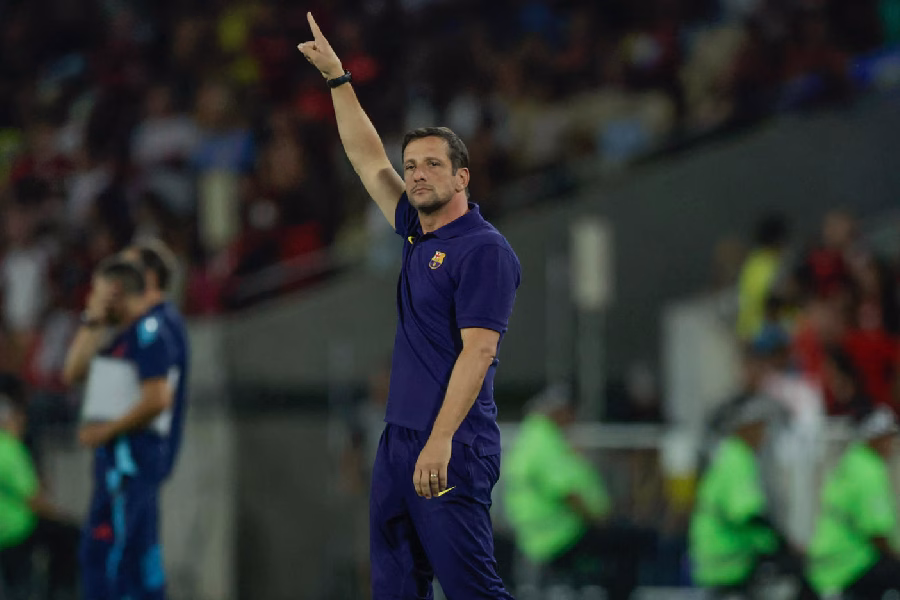 Belletti negocia permanência como treinador no Barcelona B