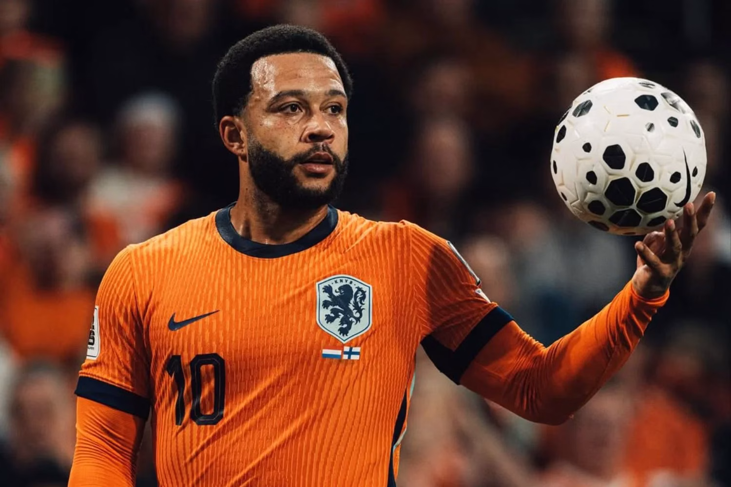 Memphis Depay participa de primeiro treino com seleção holandesa antes da Copa do Mundo