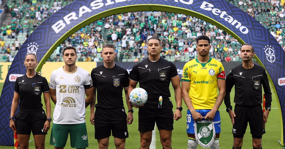 Qual era a pontuação do Palmeiras após 18 jogos nos últimos Brasileiros?
