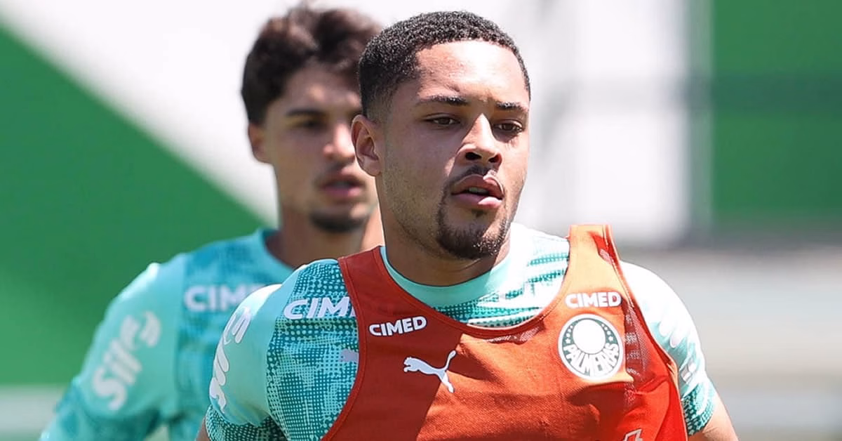 Sem férias: Vitor Roque segue tratamento na Academia; veja o vídeo