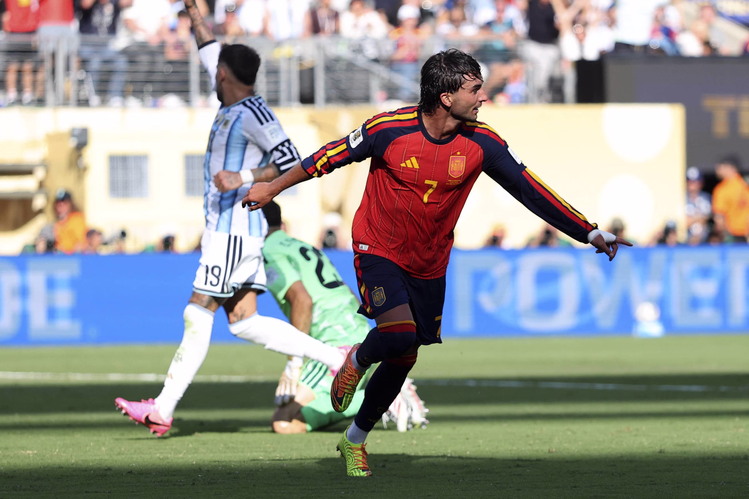 Decisivo na Copa, Ferran Torres celebra título da Espanha – 19/07/2026 – Esporte