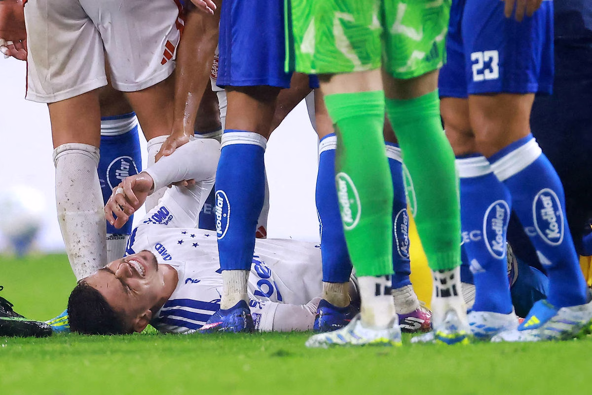 Gabriel Pec sofre fratura em estreia pelo Cruzeiro – 23/07/2026 – Esporte