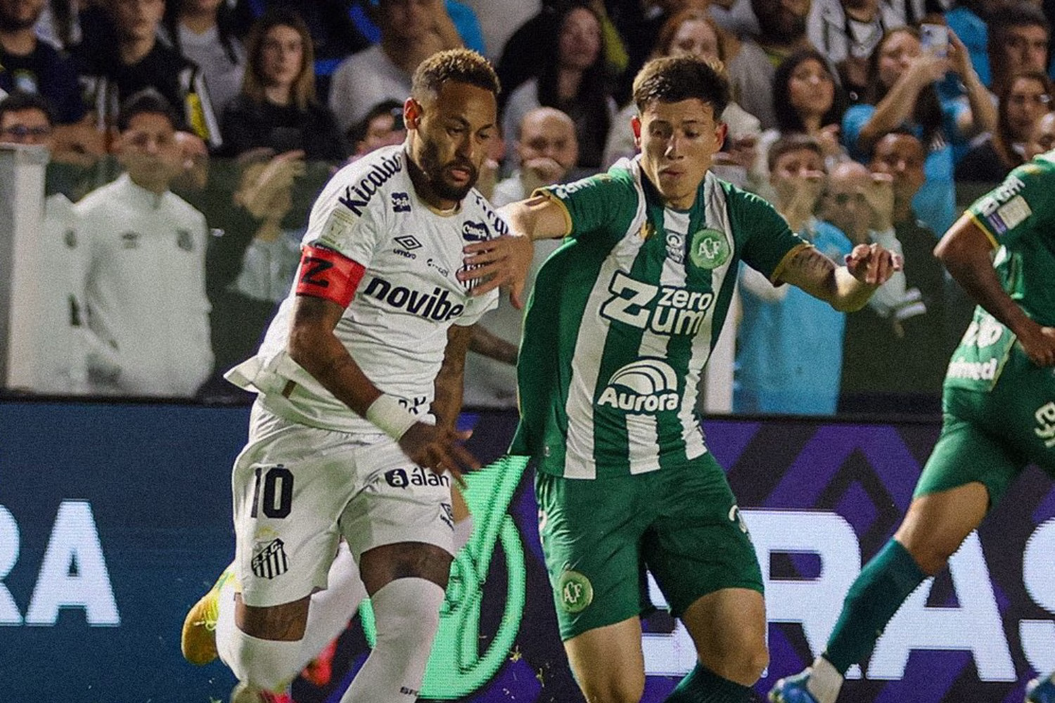 Neymar anota dois na volta, mas Santos tropeça contra a lanterna Chapecoense