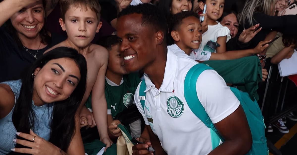 Palmeiras chega em Curitiba sem Vitor Roque e Felipe Anderson