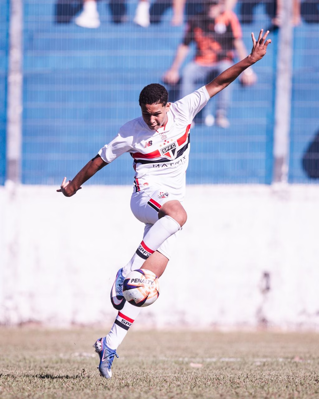 Sub-15 bate o Atlético Paulista e segue na liderança; Sub-17 vence com um a menos