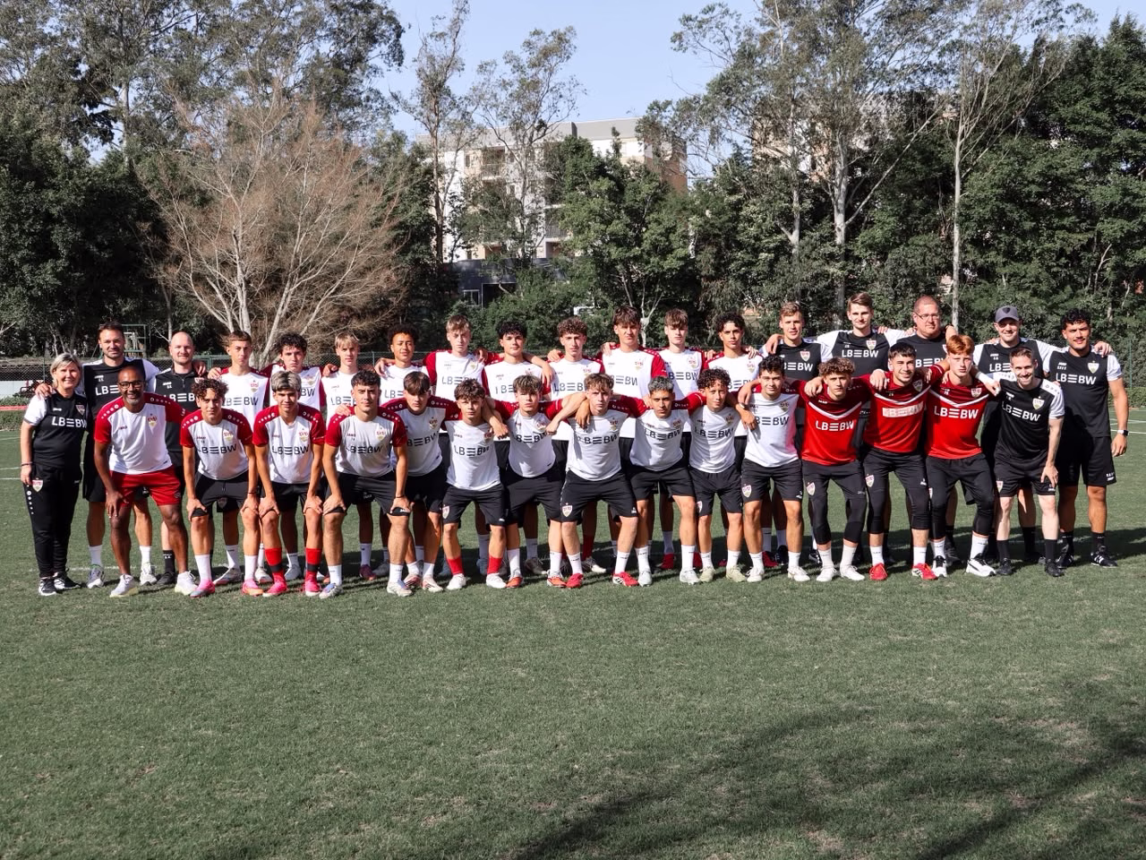 Sub-17 do Stuttgart retorna ao CFA Laudo Natel para período de treinamentos