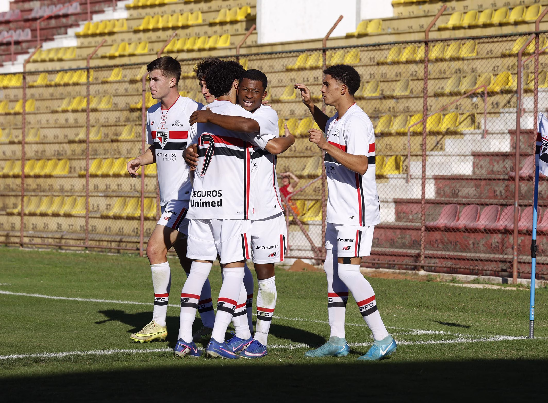 Sub-20 vence o Botafogo-SP e segue invicto no Paulista