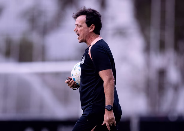 Fernando Diniz explica rodízio do elenco e analisa calendário intenso do Corinthians