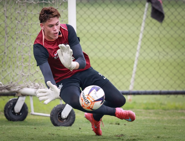 Goleiro do Corinthians projeta jogo contra o Centro Olímpico e destaca reabilitação no Paulista