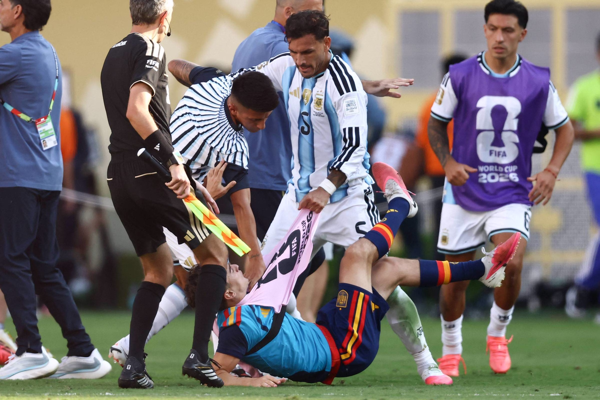 Paredes recebe multa e gancho por briga na final da Copa – 21/08/2026 – Esporte