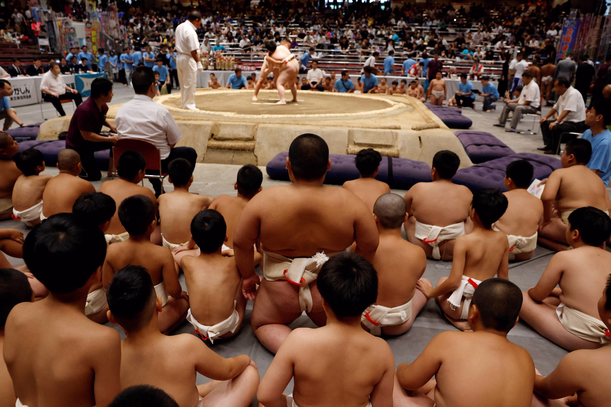 Sumô adota medidas contra o calor do verão japonês – 27/08/2026 – Esporte